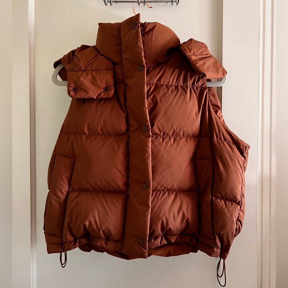 Lululemon Wunder Puff Cropped Vest 
Roasted Brown 
Size 8